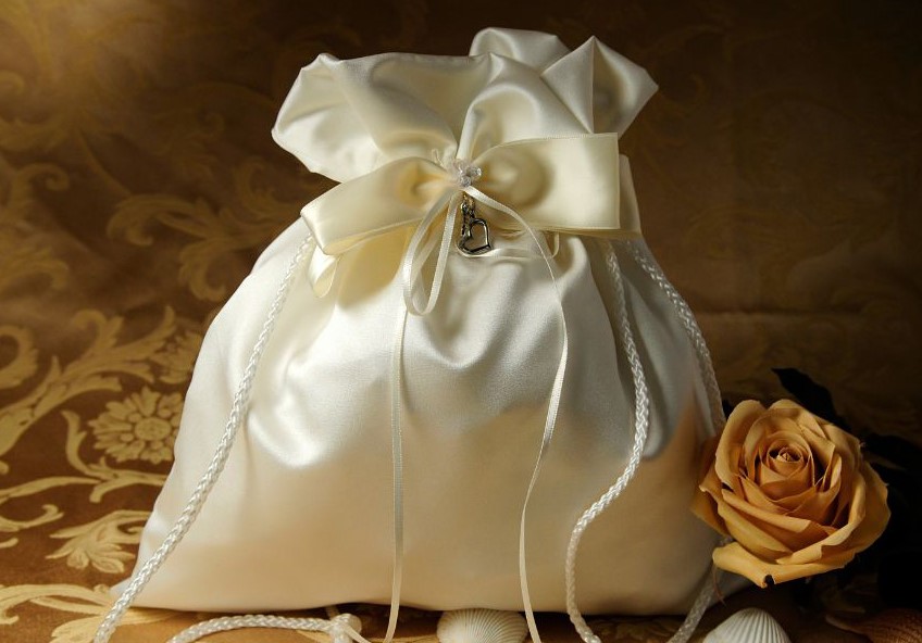 Wedding bag estiva: come preparare il kit per gli invitati perfetto per  l'estate